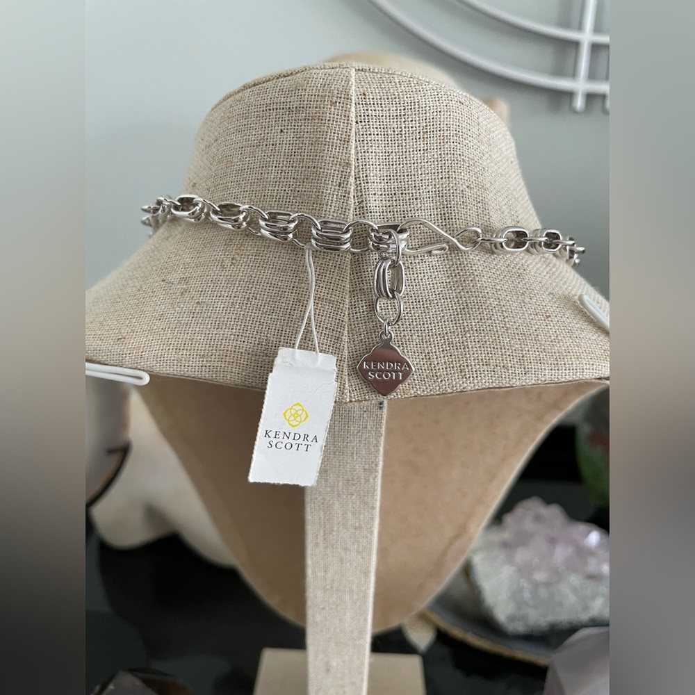 NWT- Harlow irridescent dark mother of pearl Necklace. Stunning statement! - Picture 4 of 4